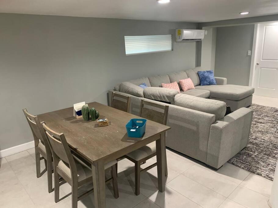 Stylish Basement Studio In Central El Paso - Very Spacious Εξωτερικό φωτογραφία